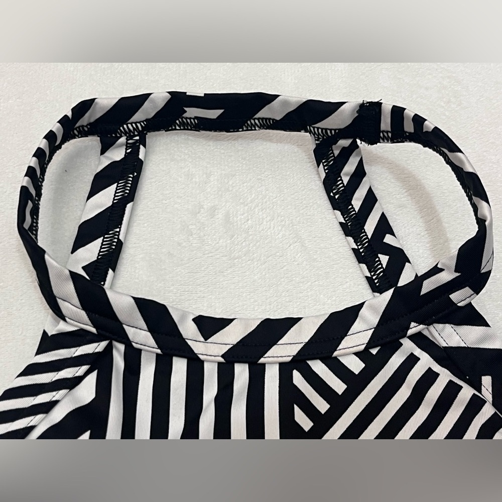 Victoria Sport Secret Black & White Geometric Striped Halter Sports Bra Medium - Picture 7 of 16